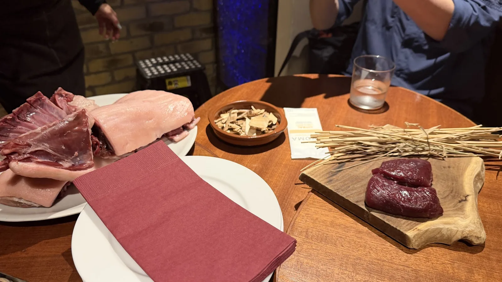 串、米、ジビエを使ったプライベートディナーの仕込みテーブル